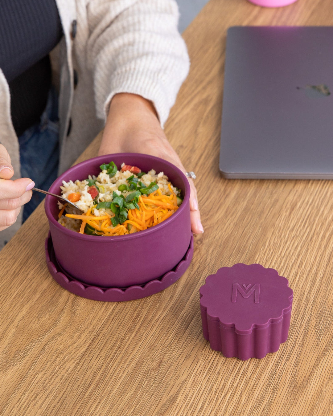 MontiiCo Silicone Scallop Tub - Ruby