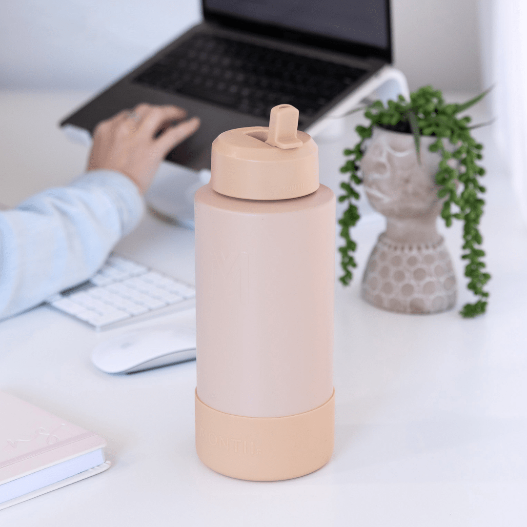 10 Top Tips for Drinking More Water - MontiiCo