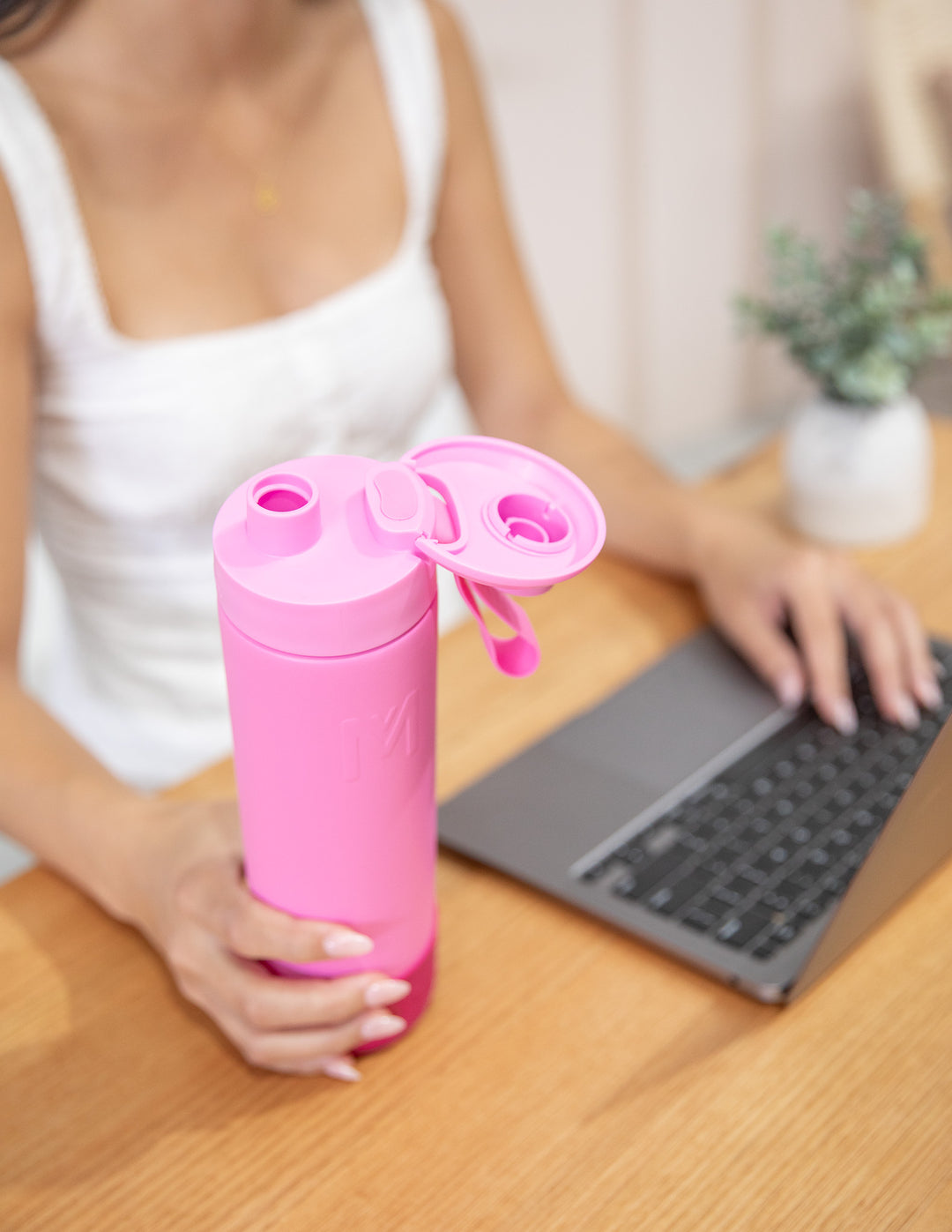 MontiiCo 700ml Floss Drink Bottle Screw Top - Clearance