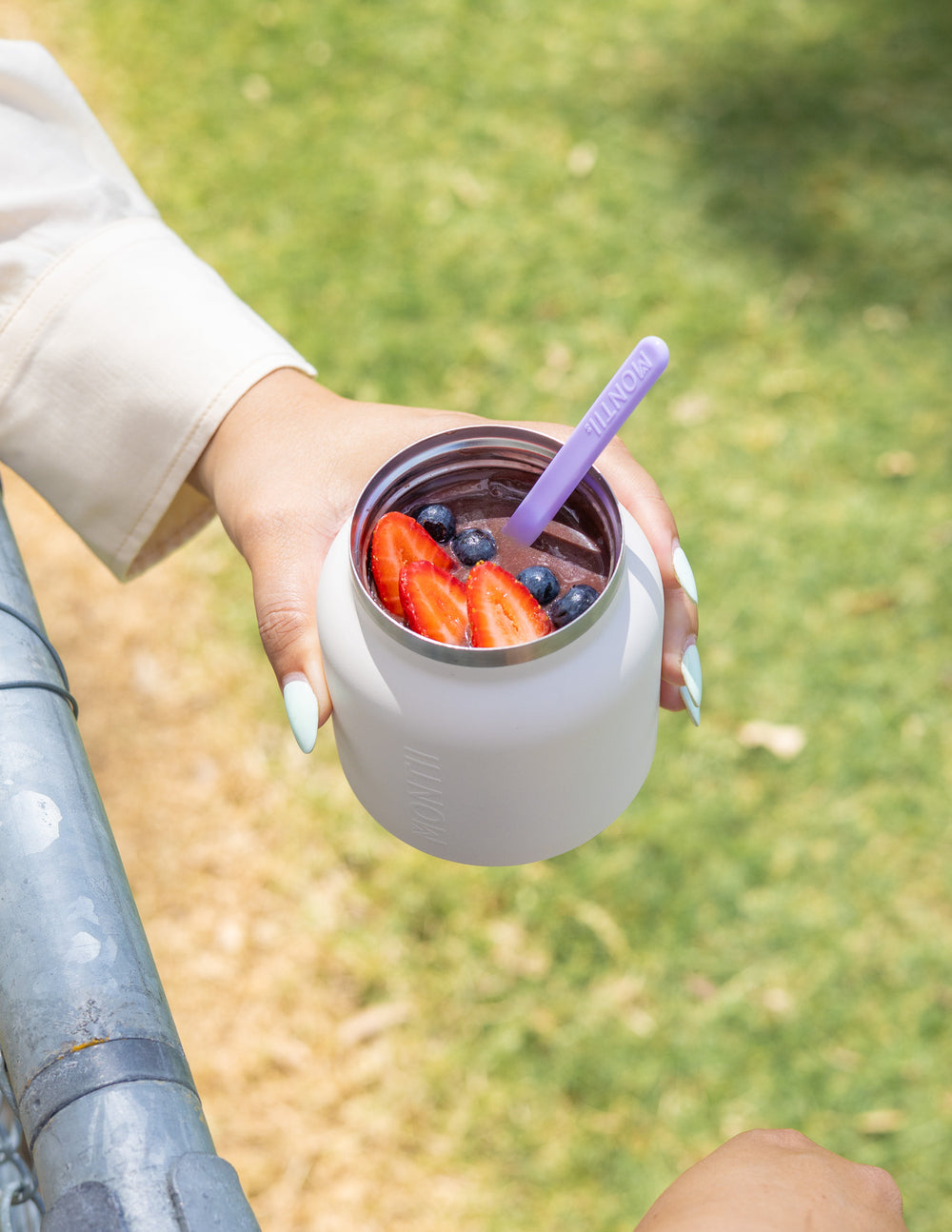 Insulated snack pot designed to keep food hot or cold while on the move