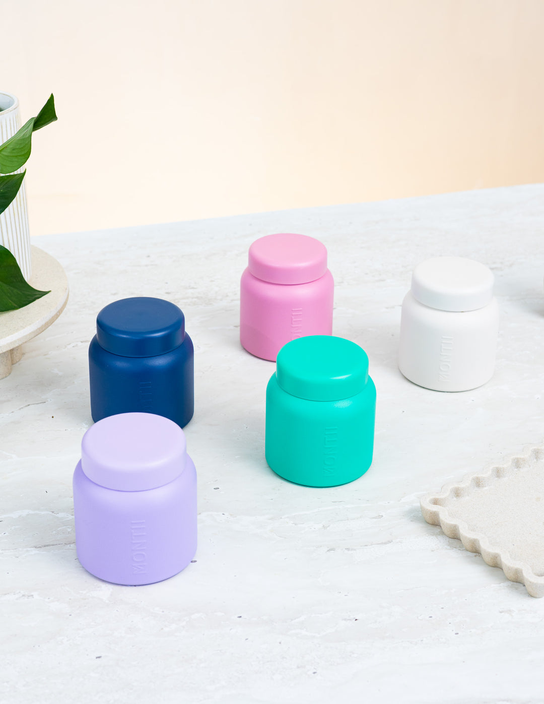 Insulated thermos lunch pots in assorted colors lineup